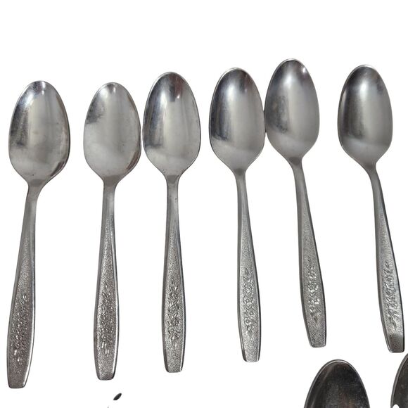 12 VTG ONEIDA WM A ROGERS LTD. FLORAL DAISY ROSE DELUXE STAINLESS DINNER SPOONS - Picture 3 of 6